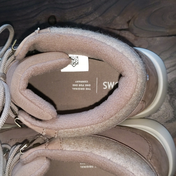Tom's Boots NWOT - Picture 5 of 6